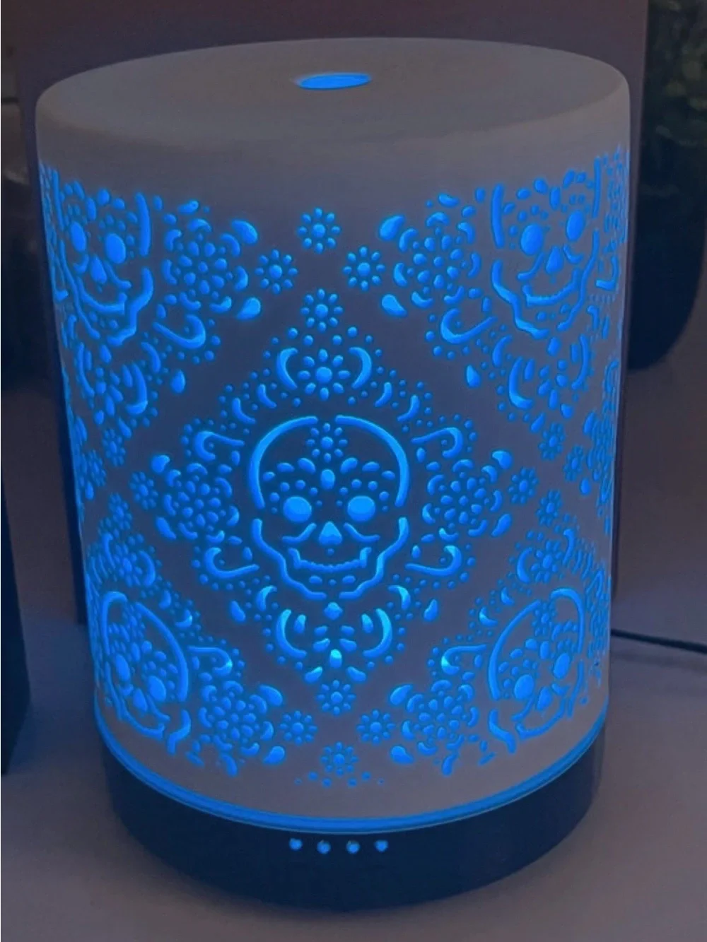 White Ceramic Skull Pattern Electric Diffuser/ humidifier- Unbranded